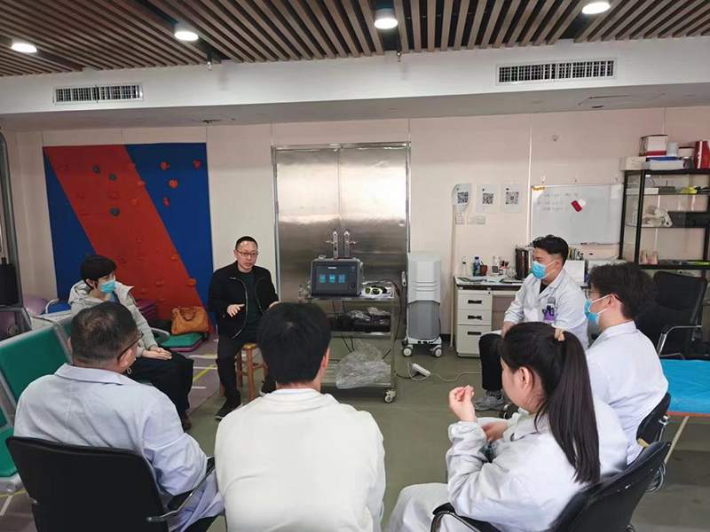 PBM Medical Laser və Wuhan Xalq Xəstəxanası Fizioterapiya Lazerində Əməkdaşlıq Edirlər